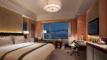 Shangri La Hotel room