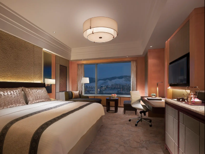 Shangri La Hotel room